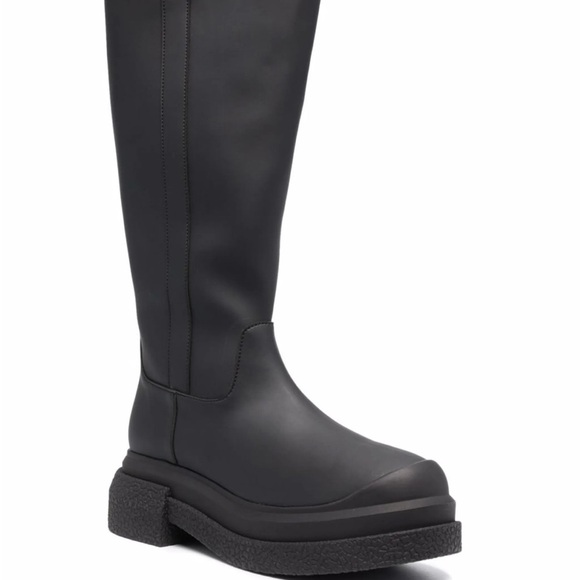 Stuart Weitzman Shoes - Stewart Weitzman Stylish Black Knee-High Boots